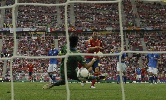fabregas-batte-buffon-800x540.jpg